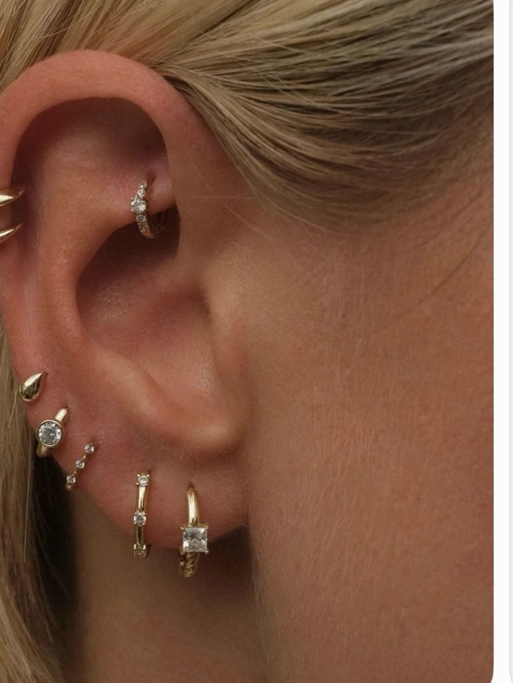 Gold Curved Labret Studs - Picture 3 of 5